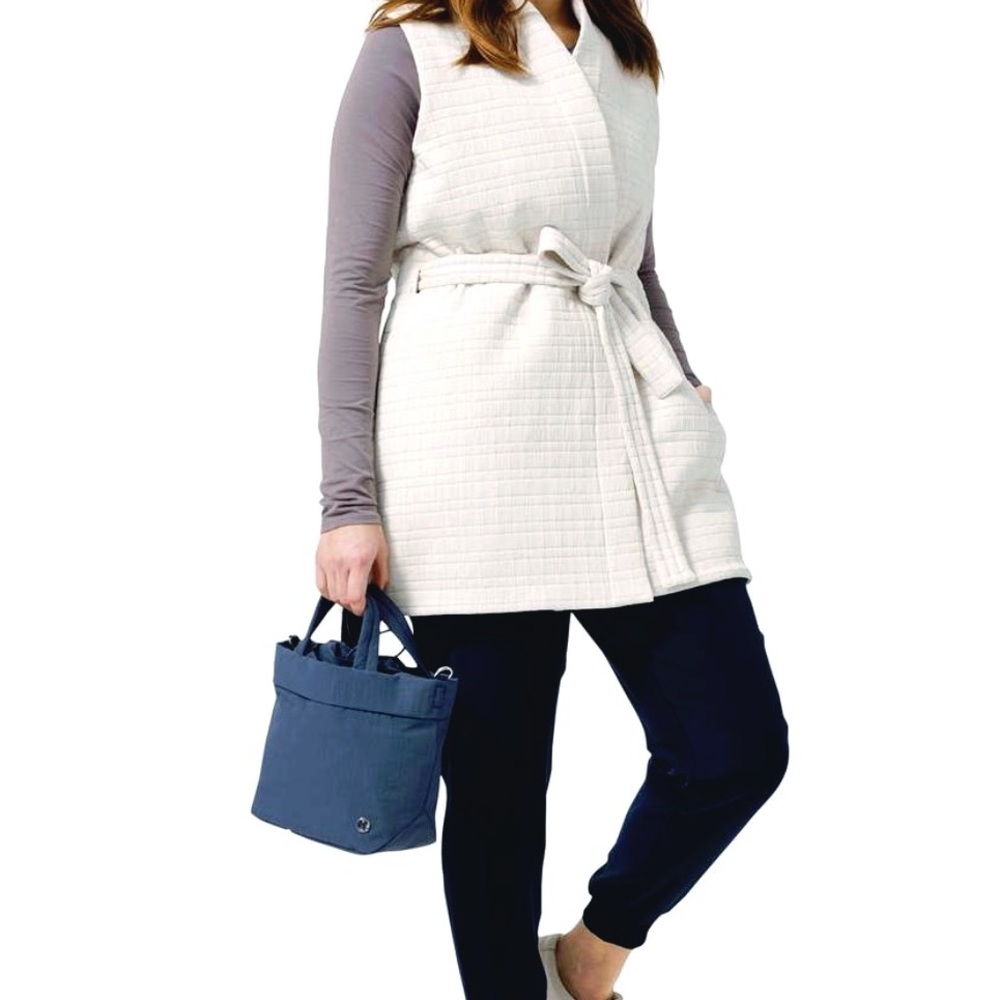 FLASH SALE! ✨HOST PICK✨Lululemon Micro Bag - Picture 2 of 4